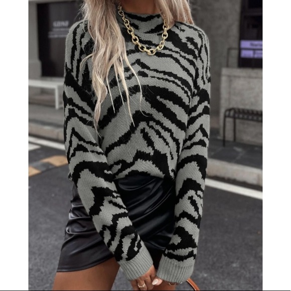 Zebra print knit sweater - Picture 11 of 16